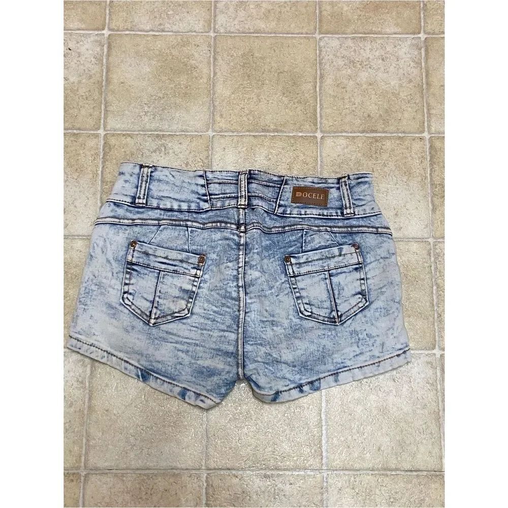 DDOCELE SHORTS SIZE 32